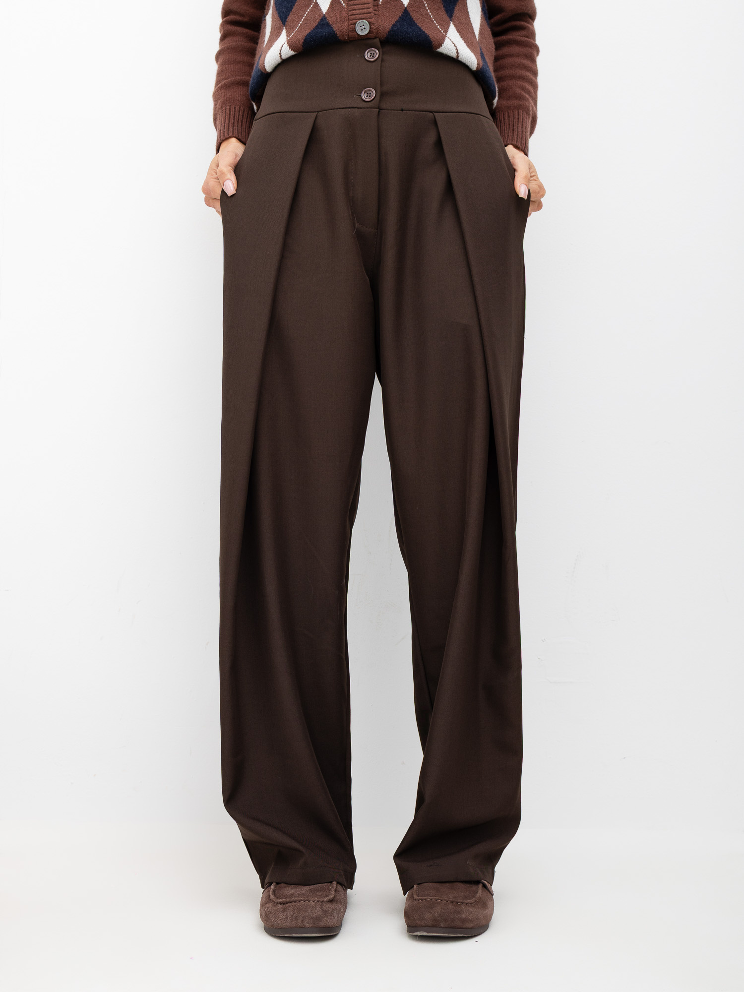 Brown elegant high-waisted trousers.