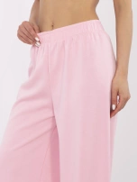 Różowe spodnie z przyjemnego w dotyku materiału 