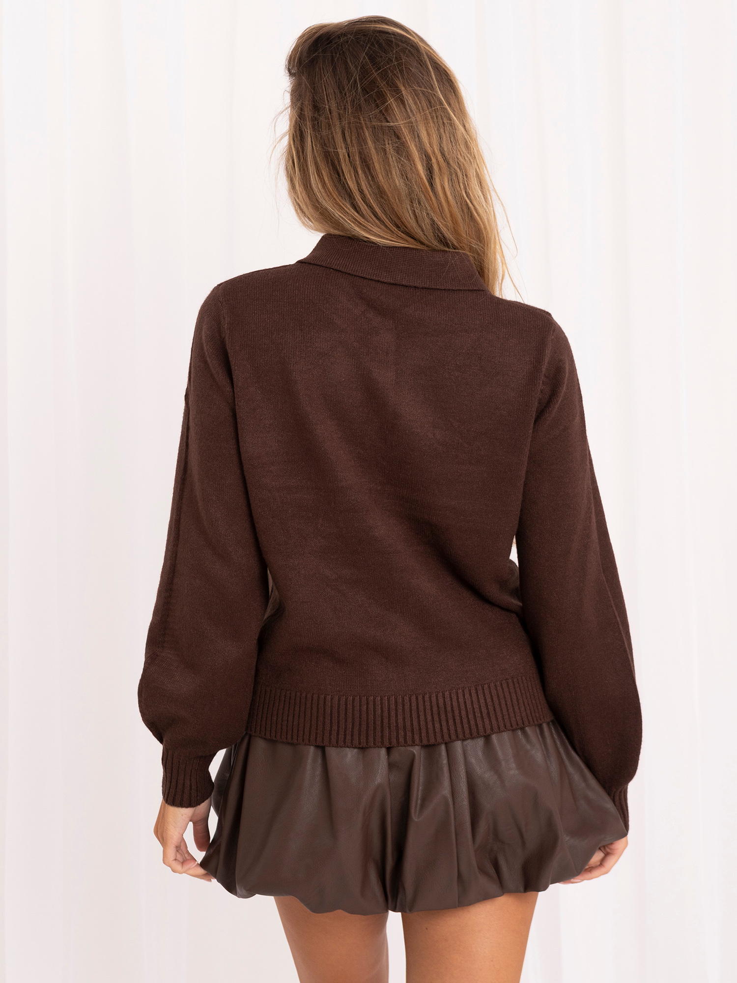 Brązowy elegancki sweter typu polo