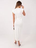 Ecru elegancka sukienka z ozdobnym detalem RUE PARIS  