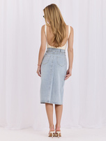 Svetlo modra jeans krilca z pasom.