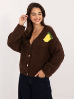 Hurt brauner offener Pullover mit Aufschrift auf dem Rücken.