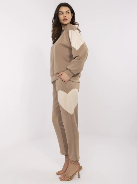 Hurt Jasnobrązowy komplet z naszywkami w serca