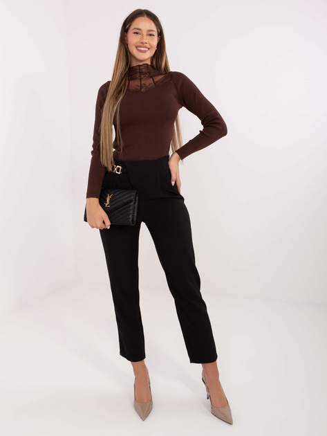 Brązowy prążkowany sweter z koronką