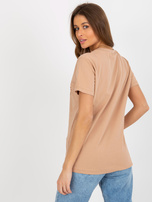 Hurtownia Camelowy damski t-shirt z nadrukiem i napisem