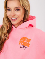 Fluo różowa damska bluza z wypukłymi napisami 