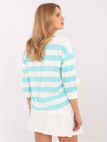 Hurtownia Miętowo-ecru bluzka z kwiatami na rękawach