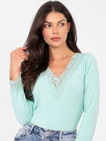 Miętowa dopasowana bluzka w prążek 