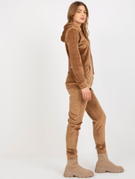 Damen-Hurt-Camel-Set aus Velours mit offener Sweatjacke.