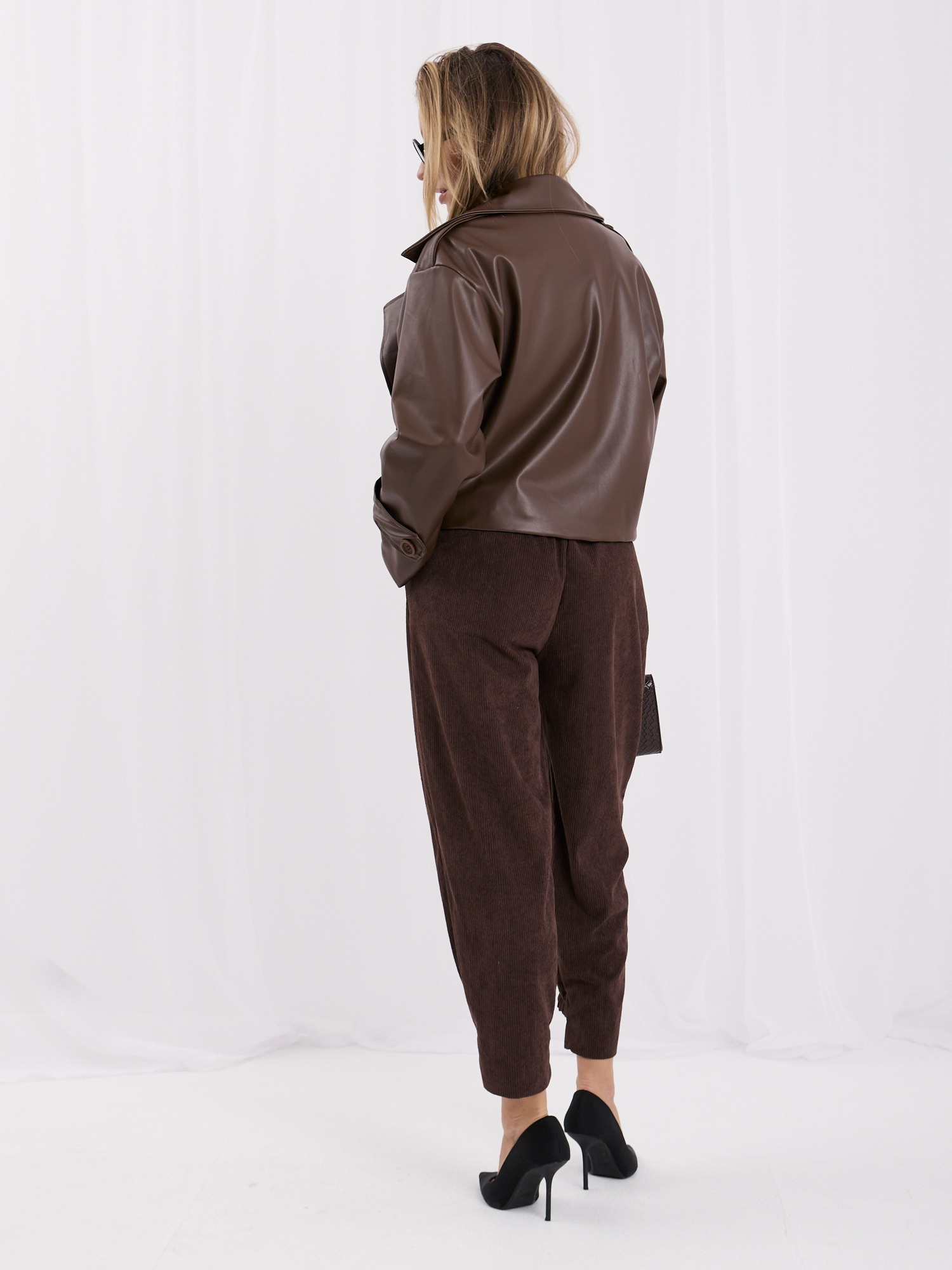 RUE PARIS Brown corduroy pants with a belt.