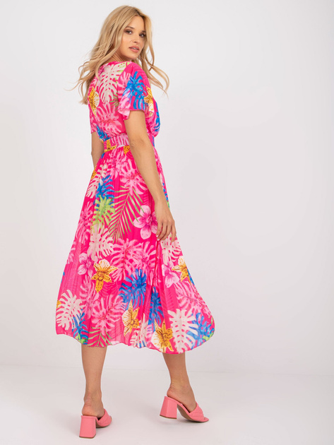 Różowa plisowana sukienka midi w tropikalne printy