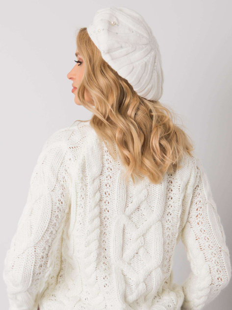 Ecru czapka damska z aplikacją