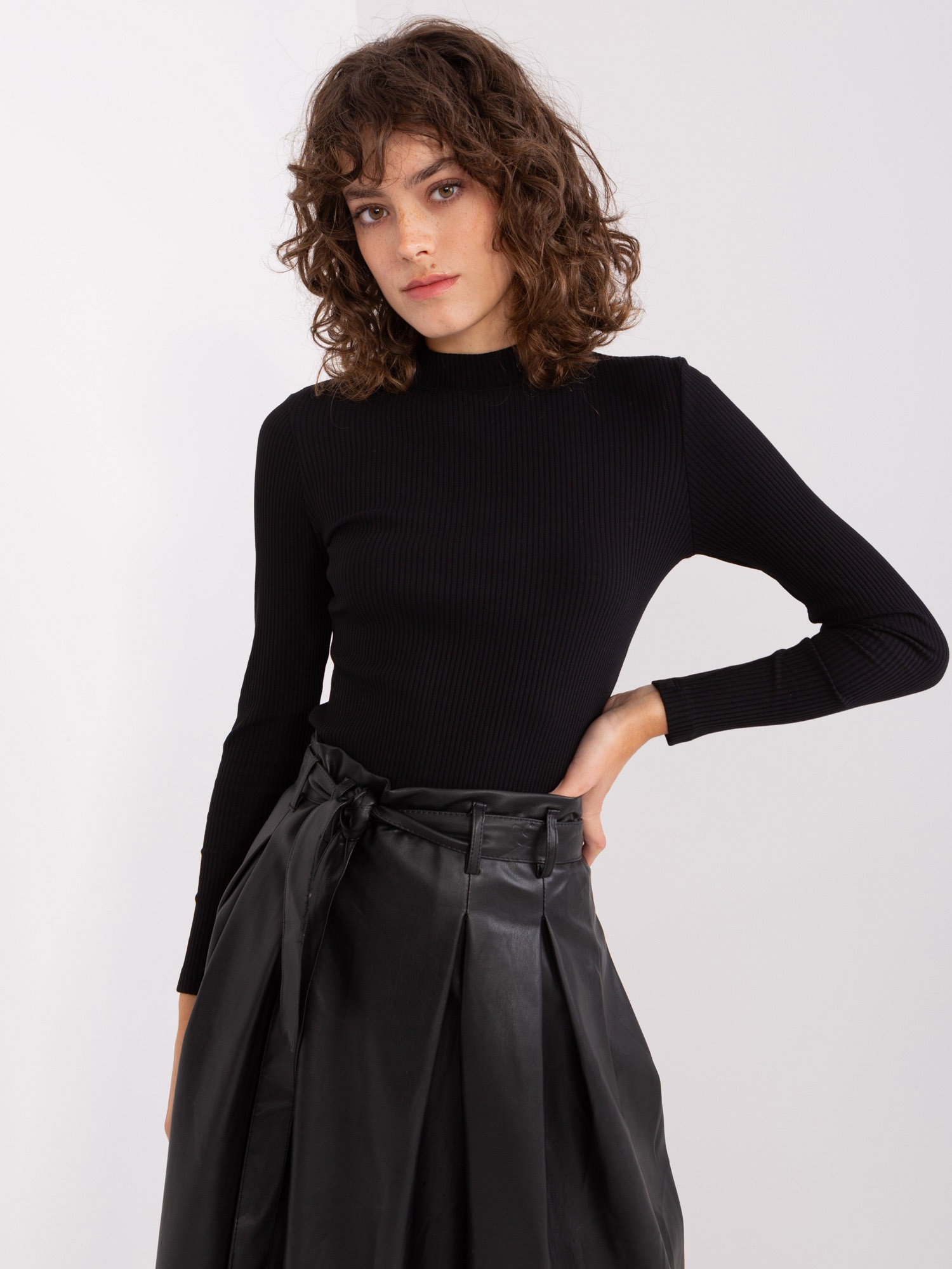 Czarna bluzka basic w prążek BASIC FEEL GOOD