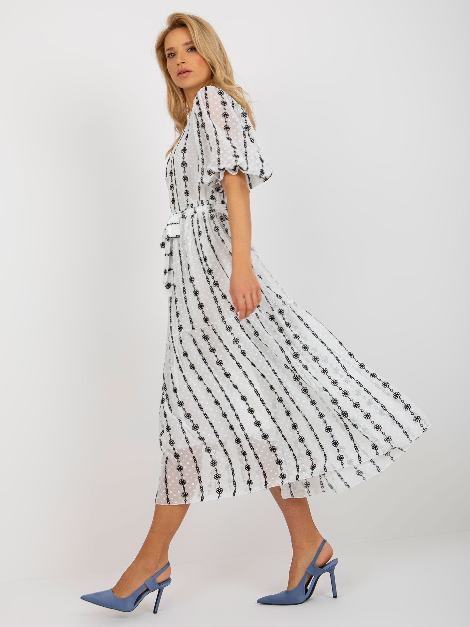 Hurt schwarz-weiße ausgestellte Kleid mit Rüsche.