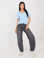 Jasnoniebieski t-shirt basic z dekoltem V RUE PARIS 