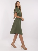 Khaki Hemdbl dress mit kurzen Ärmeln.