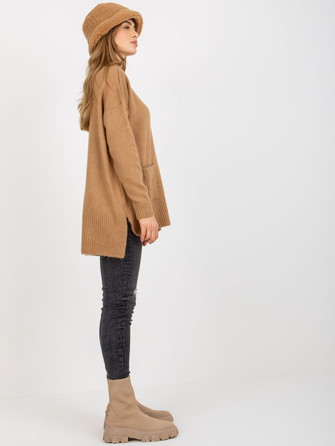 Hurt Camelowy długi sweter oversize z kieszeniami i półgolfem