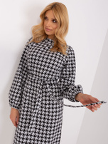 Hurt Biało-czarna midi sukienka dzianinowa w pepitkę