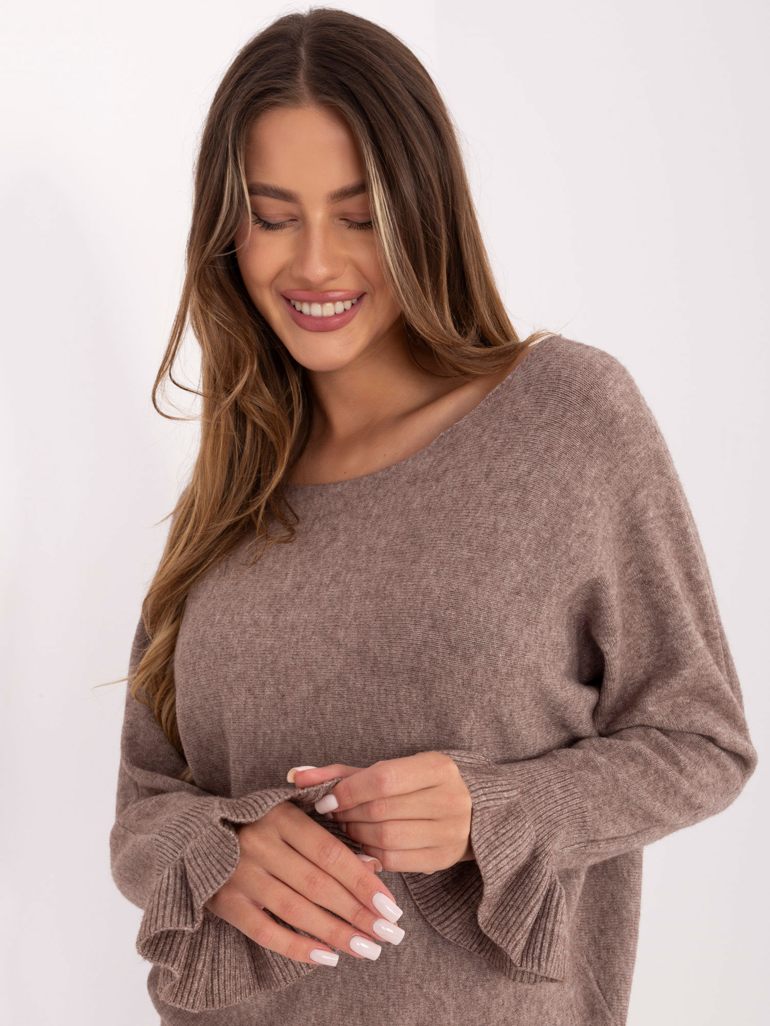 Sweter ciemny bezowy