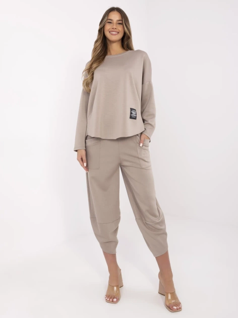 Ciemnobeżowy damski komplet z luźnymi spodniami