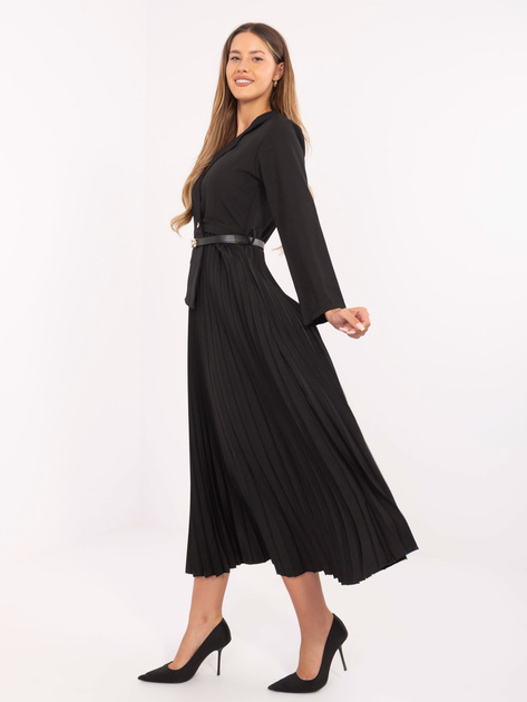 Czarna długa sukienka z plisowanym dołem