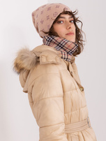 Hurtownia Brudnoróżowa czapka damska z dżetami