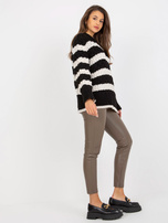 Hurt Czarno-ecru dzianinowy sweter oversize w warkocze 