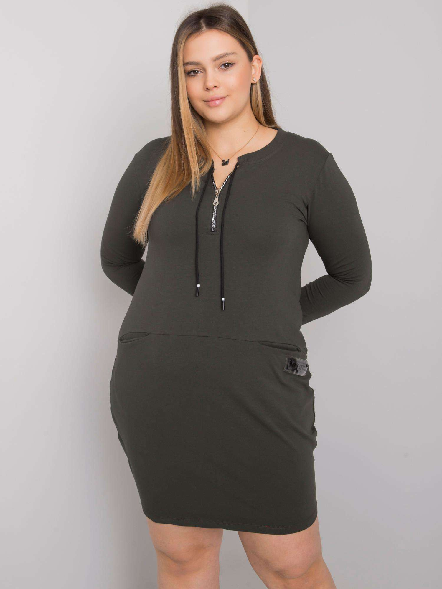 Khaki Plus-Size-Kleid mit Taschen Alessia.