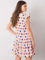 Jasnoróżowa sukienka z falbaną Eria