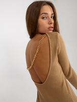 Hurt Camelowa sukienka dzianinowa z dekoltem na plecach