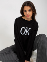 Online-Großhandel Schwarzer lockerer Pullover ohne Kapuze mit Stickerei.