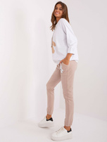 Hurt Ecru-beżowy damski komplet dresowy z aplikacją