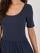 Granatowa letnia sukienka z krótkim rękawem