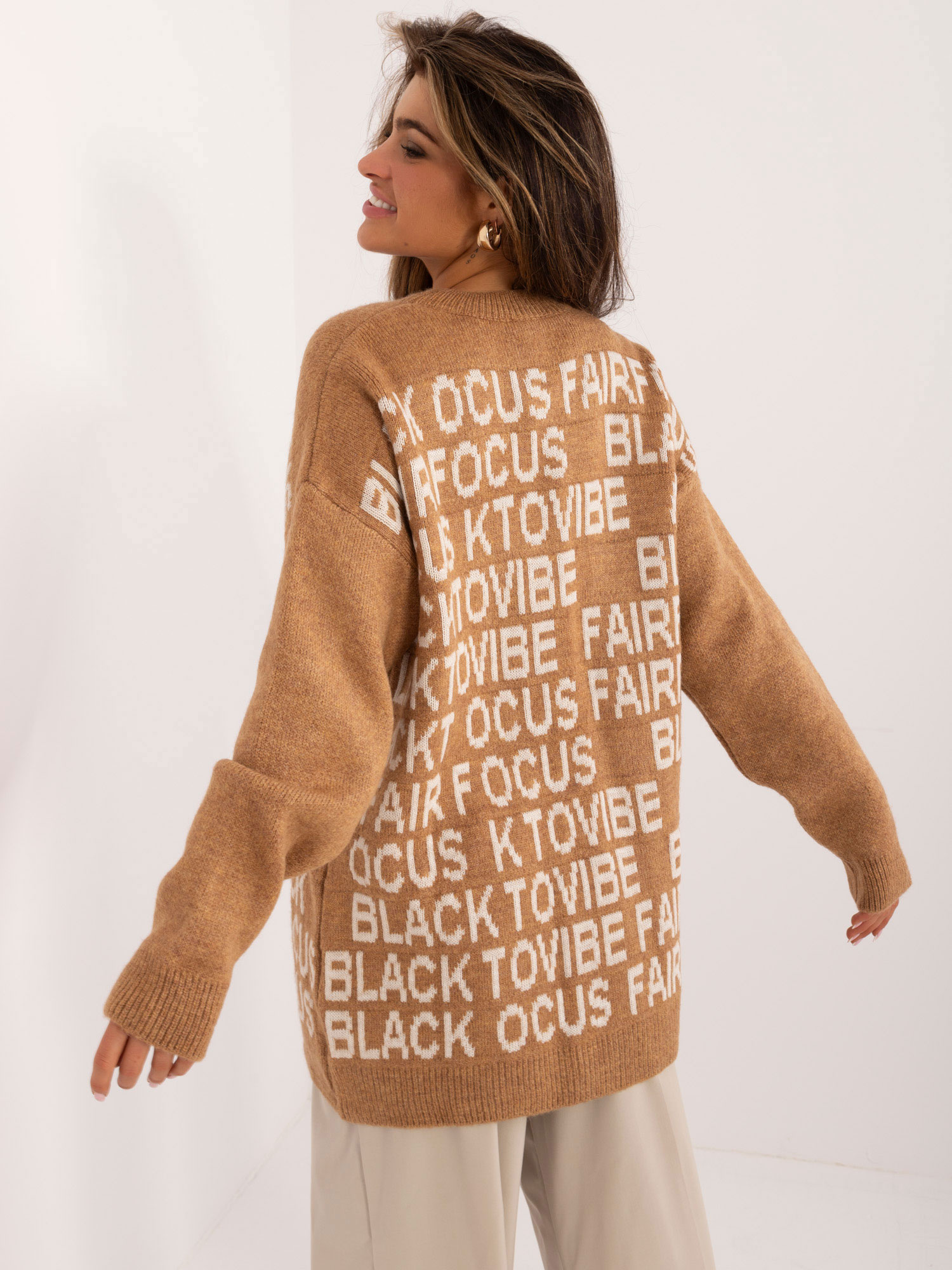 Sweter camelowy