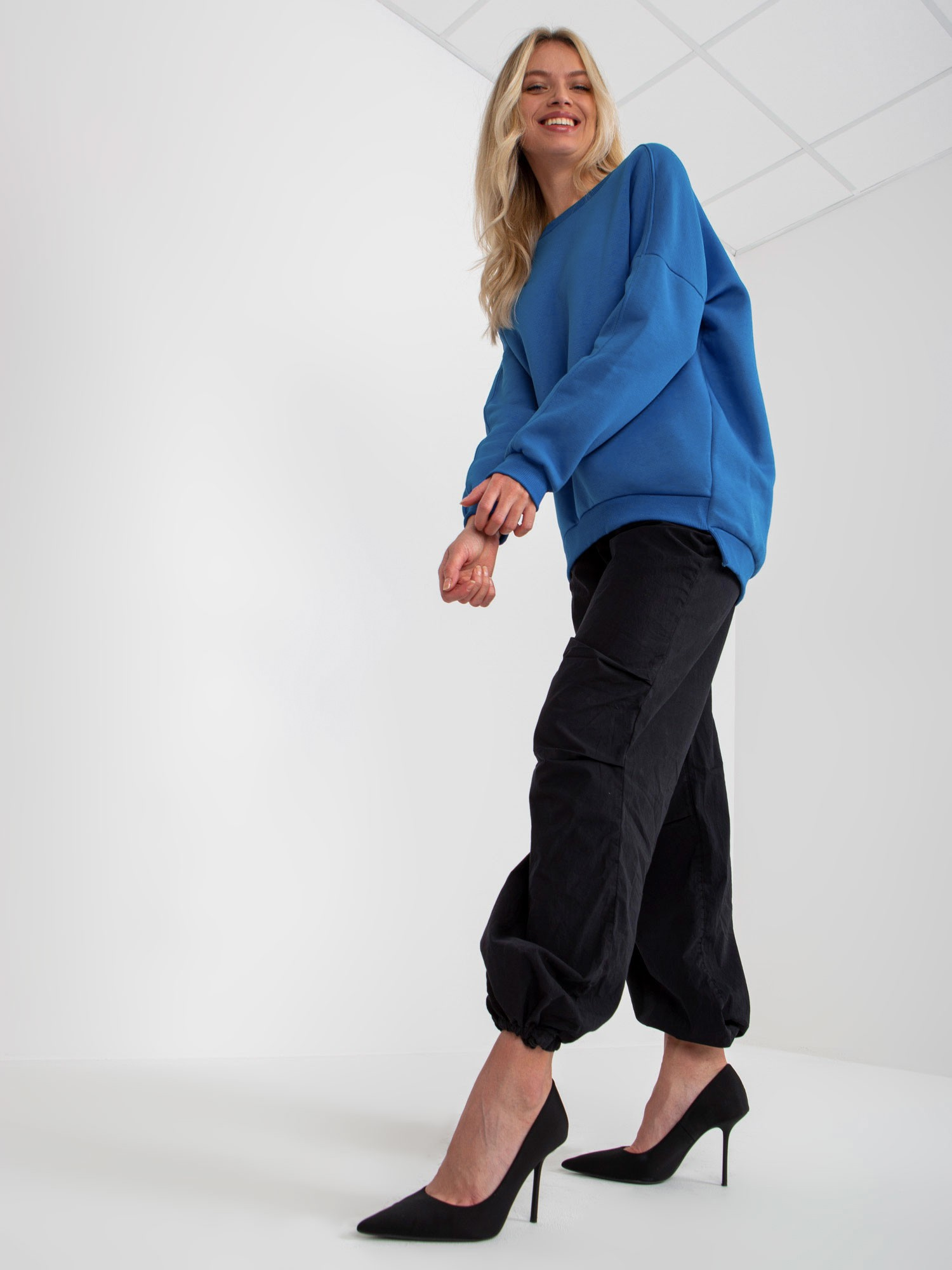 Hurt Ciemnoniebieska dresowa bluza basic z długim rękawem 