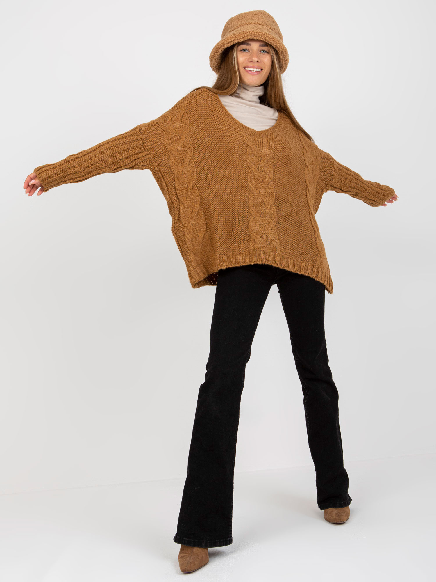 Hurt Camelowy sweter oversize z warkoczami OCH BELLA 