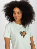 Hurtownia Jasnomiętowy t-shirt z aplikacją i wycięciem