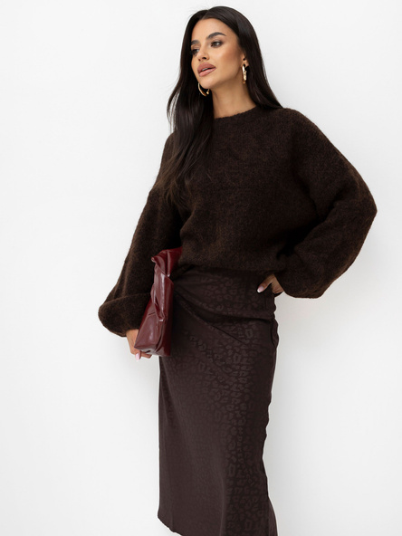 Czekoladowy damski sweter basic o kroju oversize
