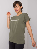 Khaki t-shirt z napisem Saniyah