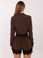 Brązowa marynarka z koronkowym wykończeniem