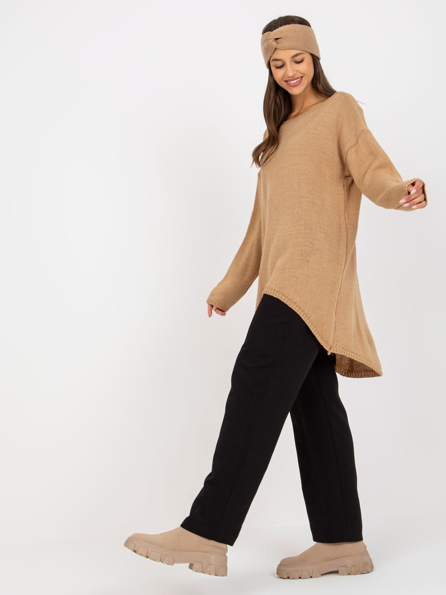 Camelowy sweter oversize z dłuższym tyłem OCH BELLA