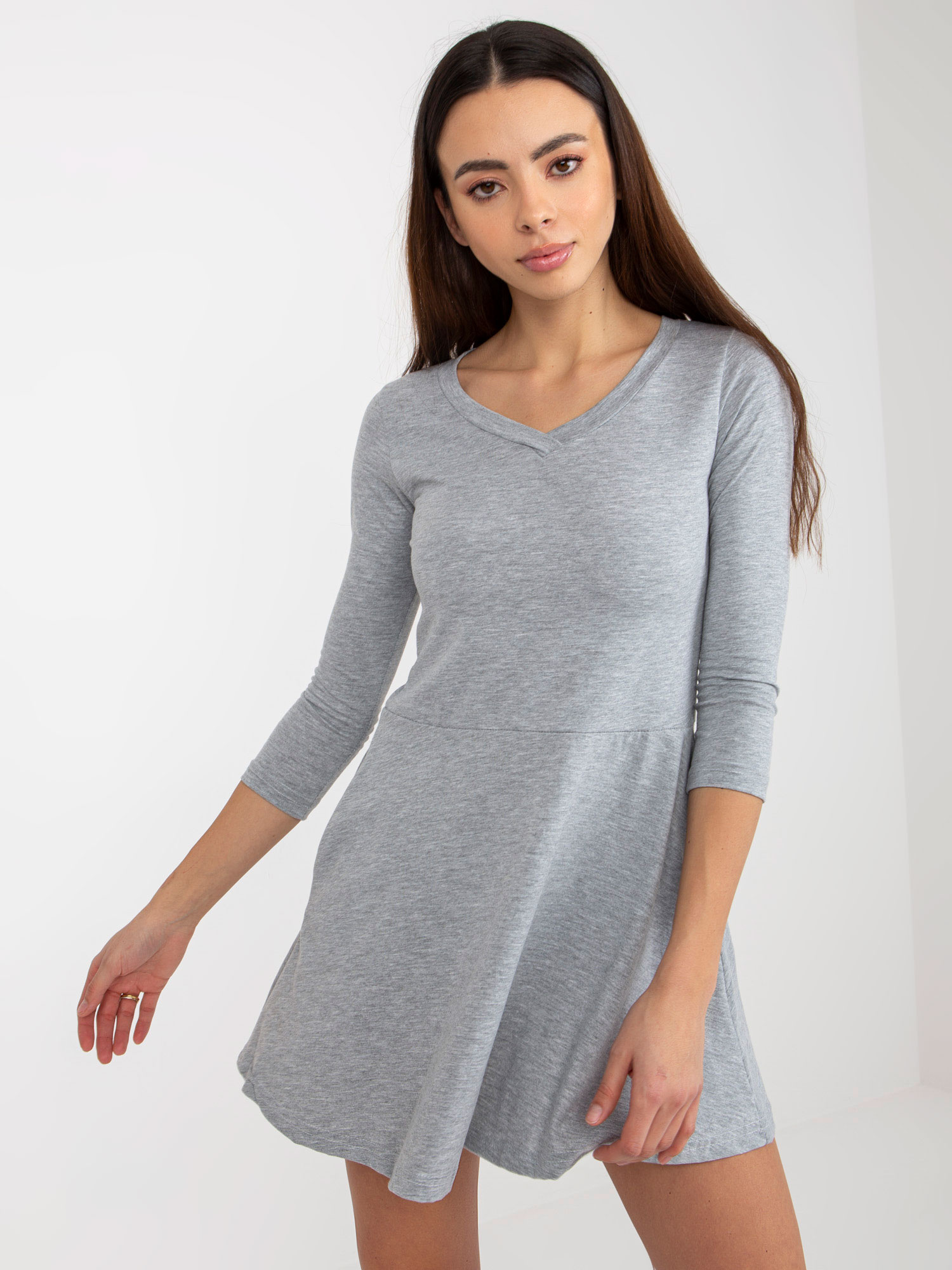 Szara rozkloszowana mini sukienka basic z bawełny