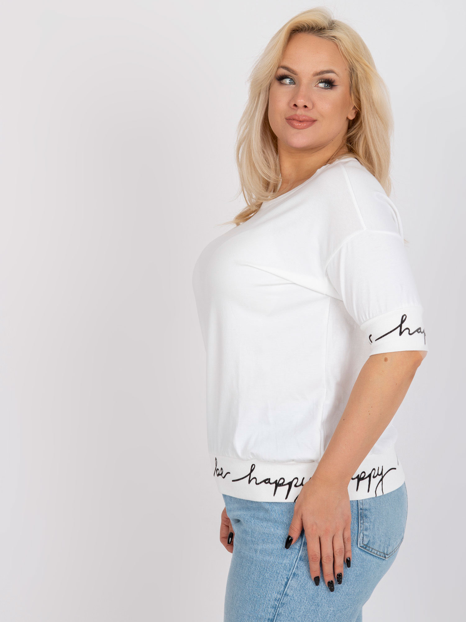 Ecru volná blůza plus size s kulatým výstřihem.