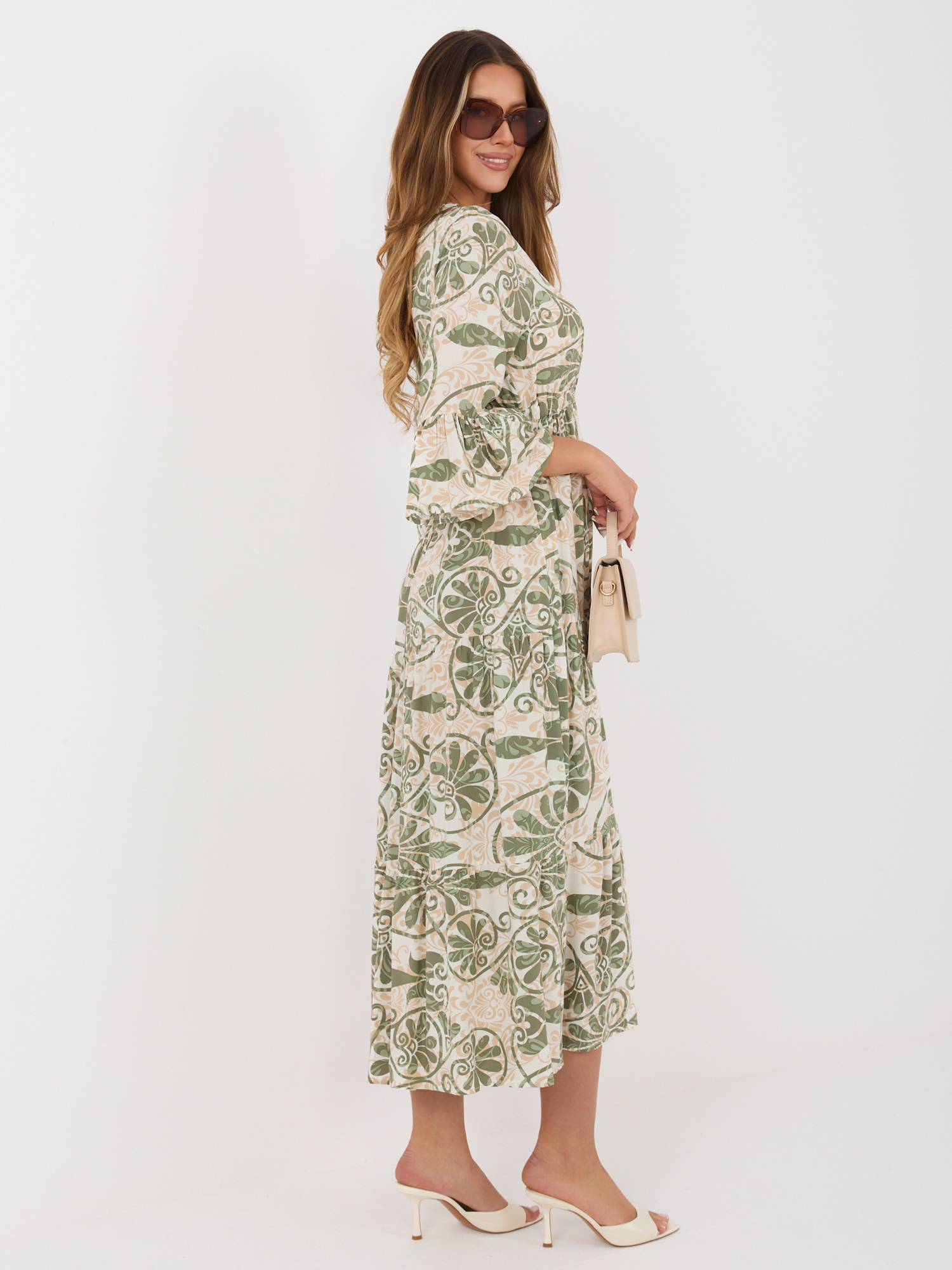 Zielona letnia sukienka we wzory 