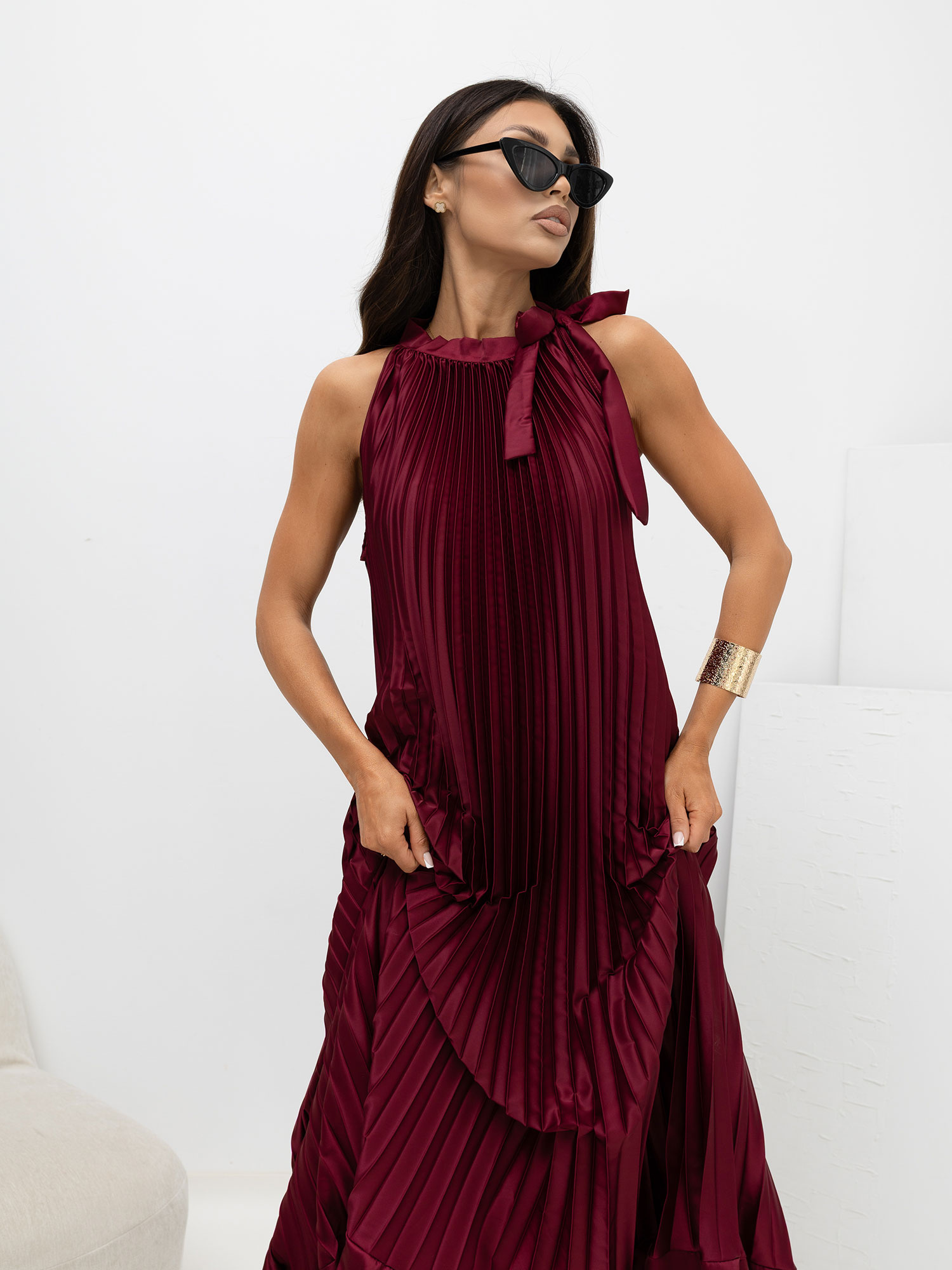 Bordowa sukienka z wiązaniem na ramieniu RUE PARIS 