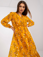 Ciemnożółta sukienka midi z printami i falbaną RUE PARIS