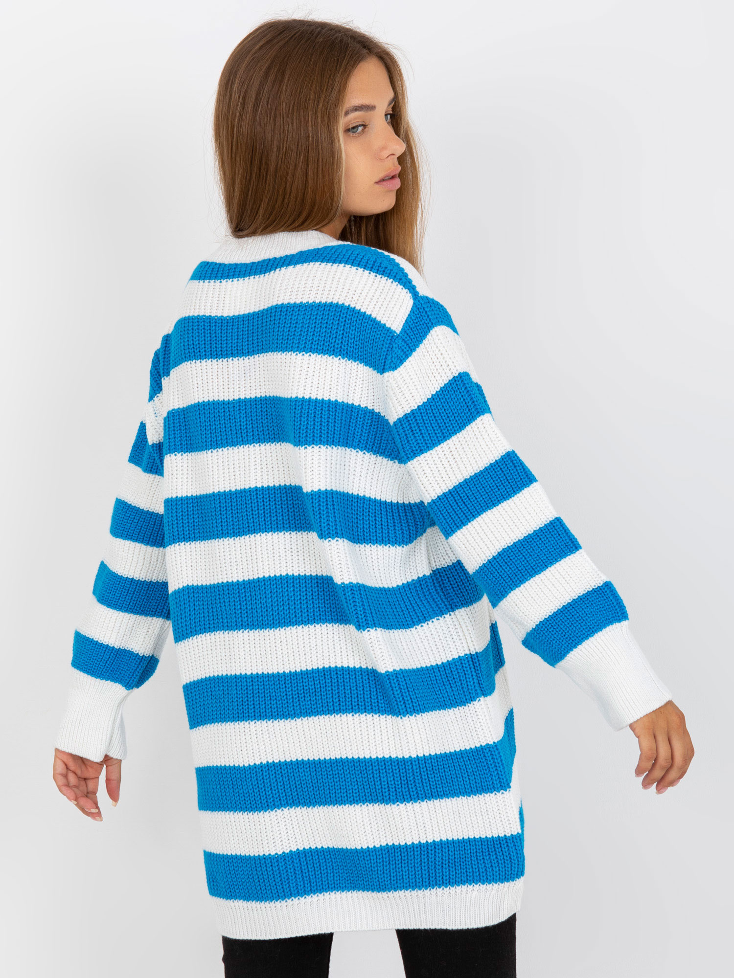 Biało-niebieski sweter oversize w paski RUE PARIS