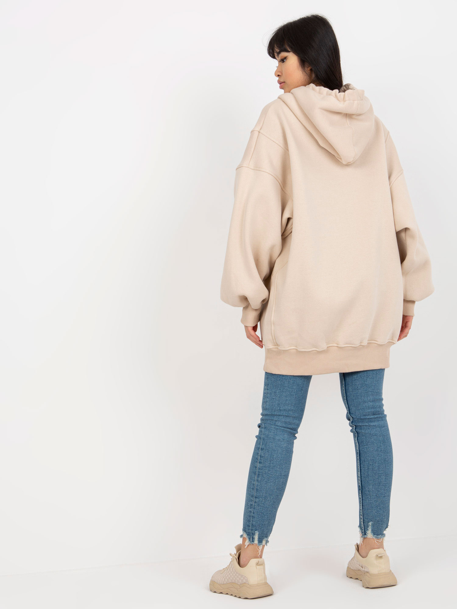 Beżowa dresowa długa bluza basic o kroju oversize