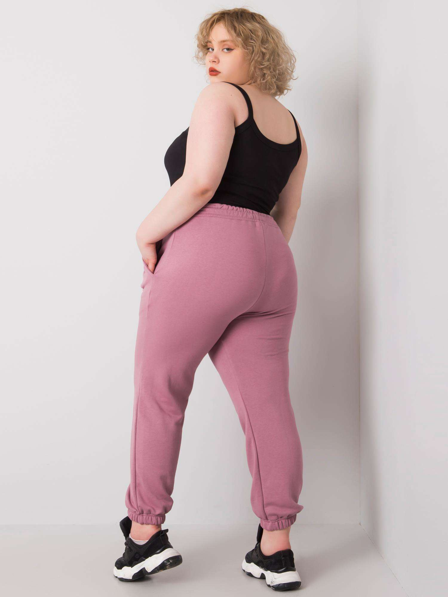 Brudnoróżowe bawełniane spodnie dresowe plus size Ainhoa