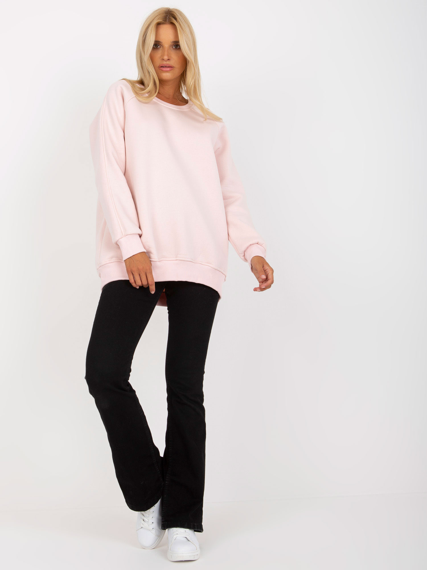 Jasnoróżowa dresowa bluza basic bez kaptura